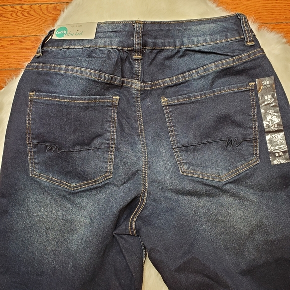 Maurices Curvy Slim Boot Cut Jeans Short - Picture 4 of 4